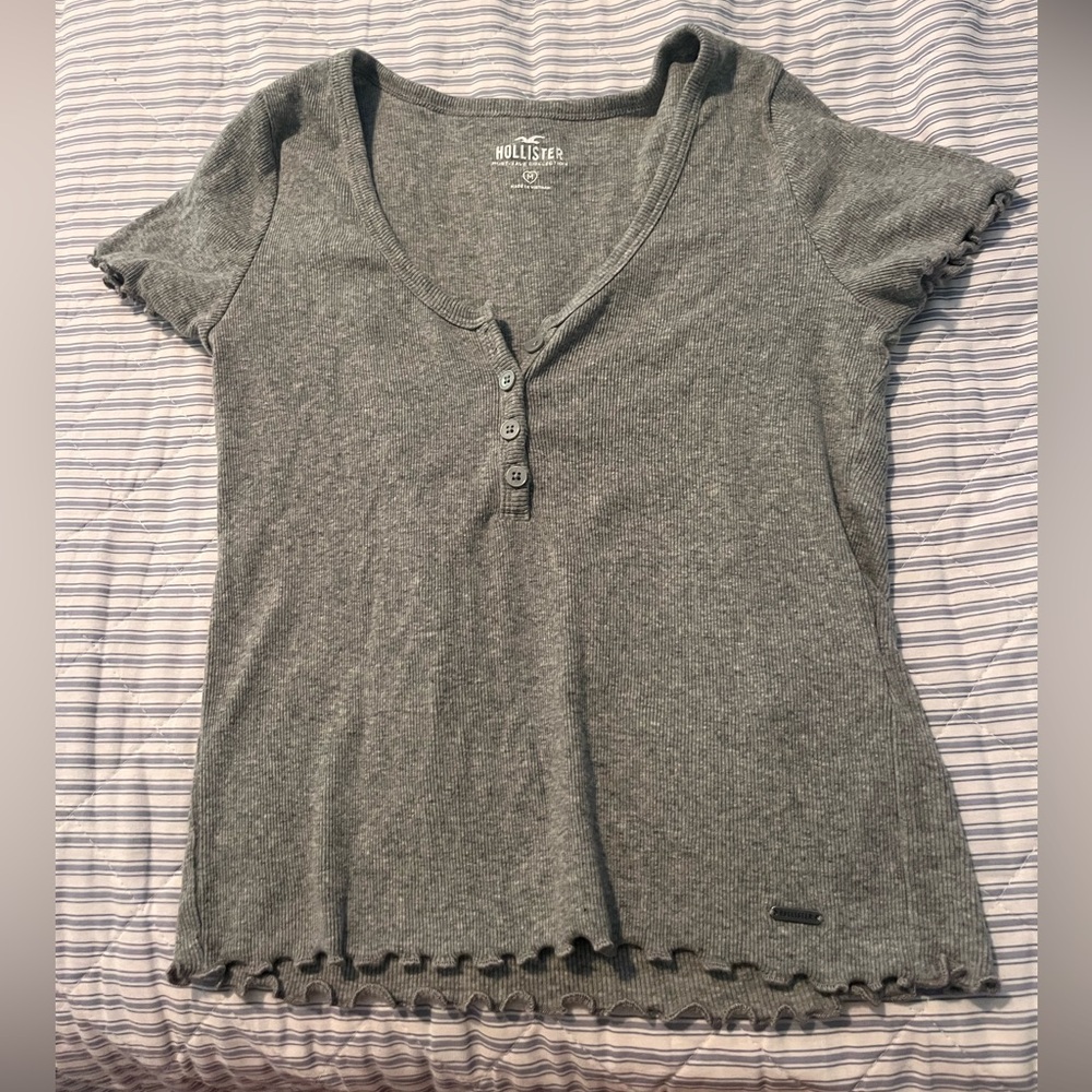hollister grey henley lettuce trim tee